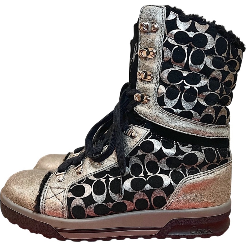 COACH Signature fur lined lace up winter boots. 🖤🩶